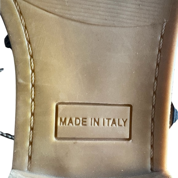 Coach and Four Black Tuscano leather Sandals with Gold Accent sz 8 preloved - Picture 5 of 7